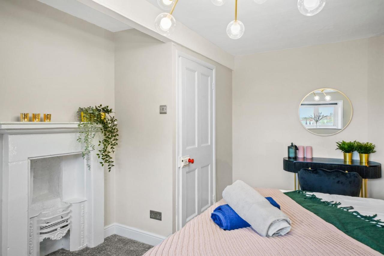 30 Percent Off! Central 5 Bed In Whitby - Games Room - Parking - Hot-Tub Ngoại thất bức ảnh